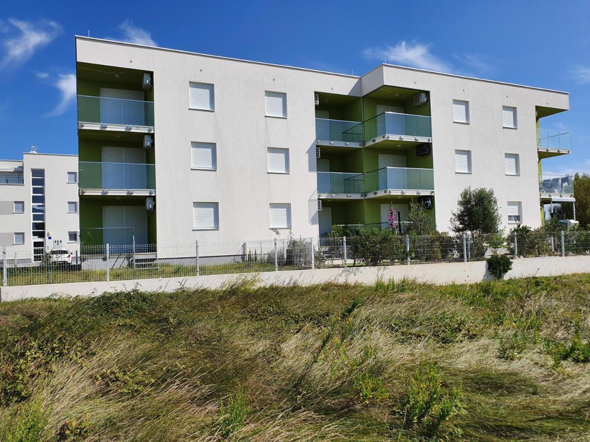 Apartmani Matko Nin Extérieur photo